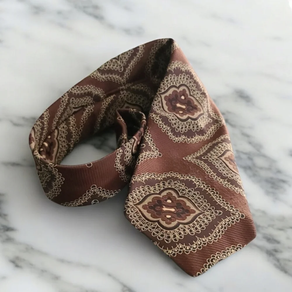 VINTAGE 70's PAVANNE CRAVATS Mens Dress Suit Tie Brown Polyester MCM Retro